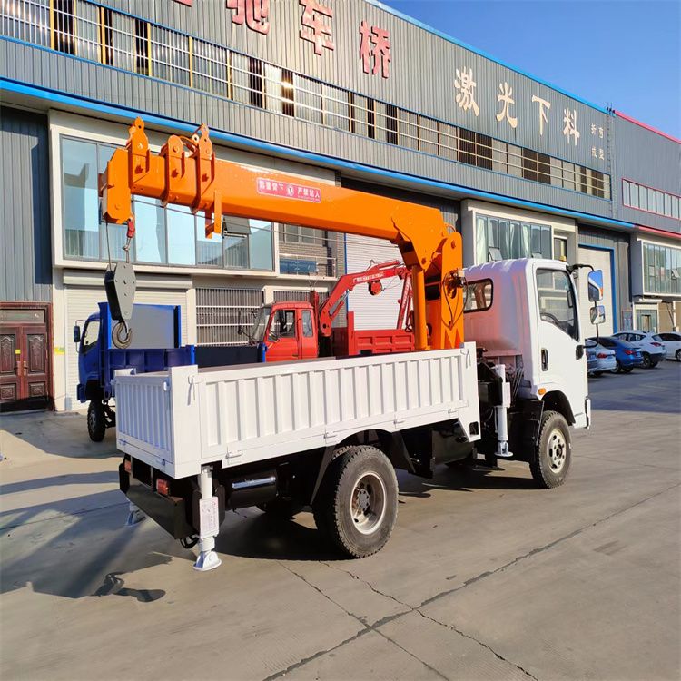 双桥区三轮随车吊定制 农用改装机自备吊中瑞长期出售